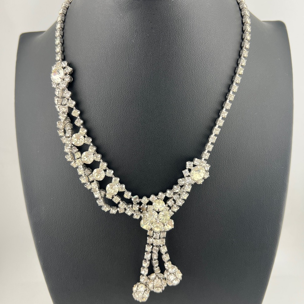 Vintage Elegant Silver Toned White Rhinestone Necklace